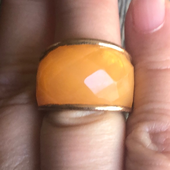 Jewelry - Vintage peach faceted stone ring